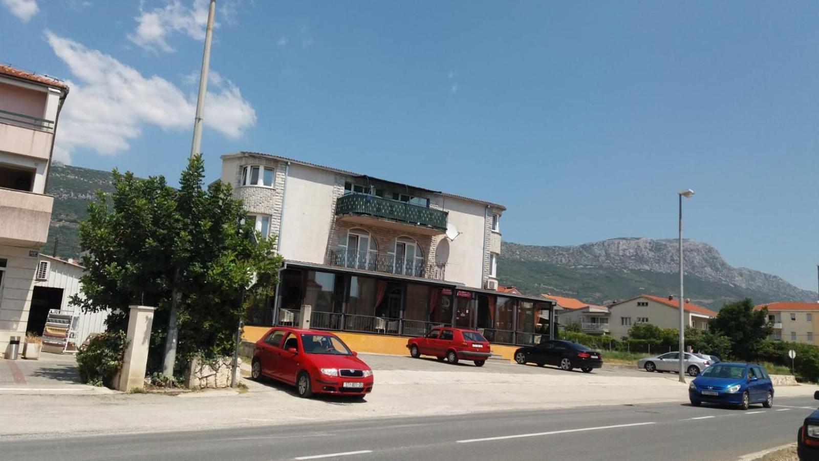 Apartman Julienne Kaštela Екстериор снимка