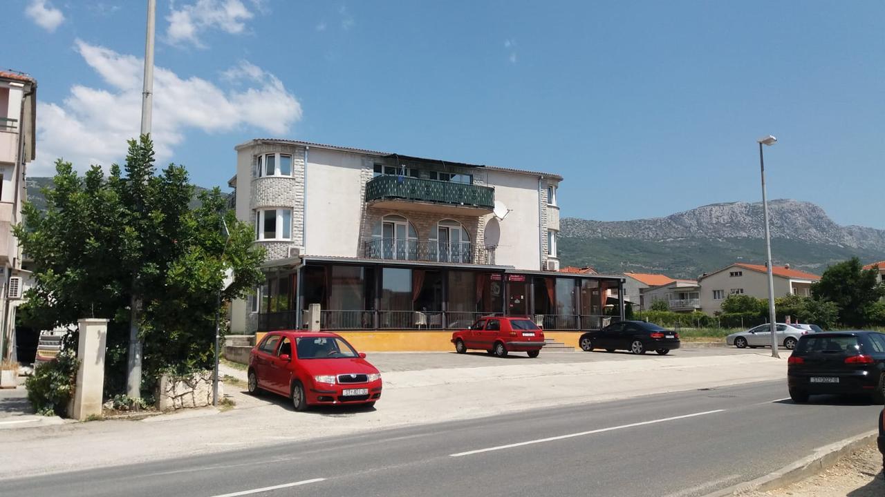 Apartman Julienne Kaštela Екстериор снимка