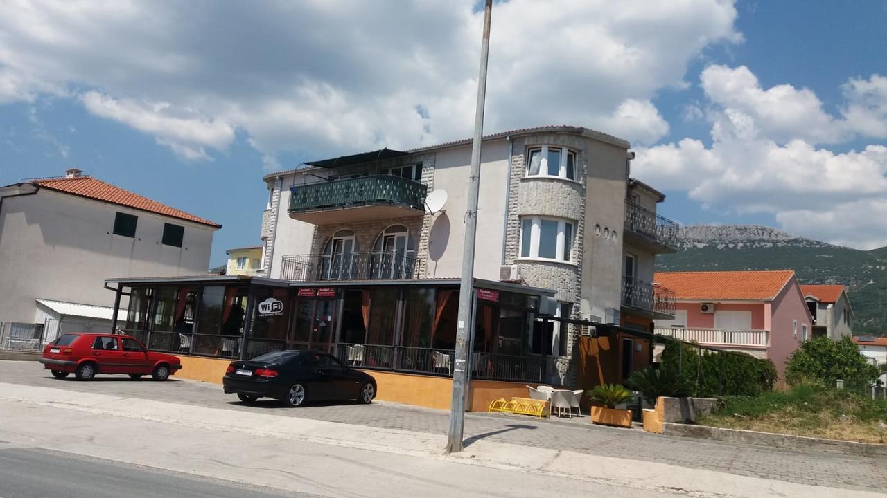 Apartman Julienne Kaštela Екстериор снимка