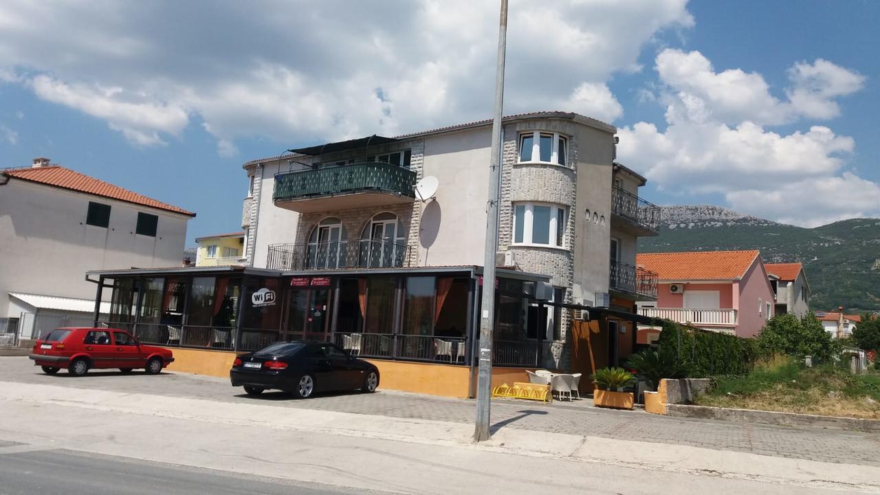 Apartman Julienne Kaštela Екстериор снимка